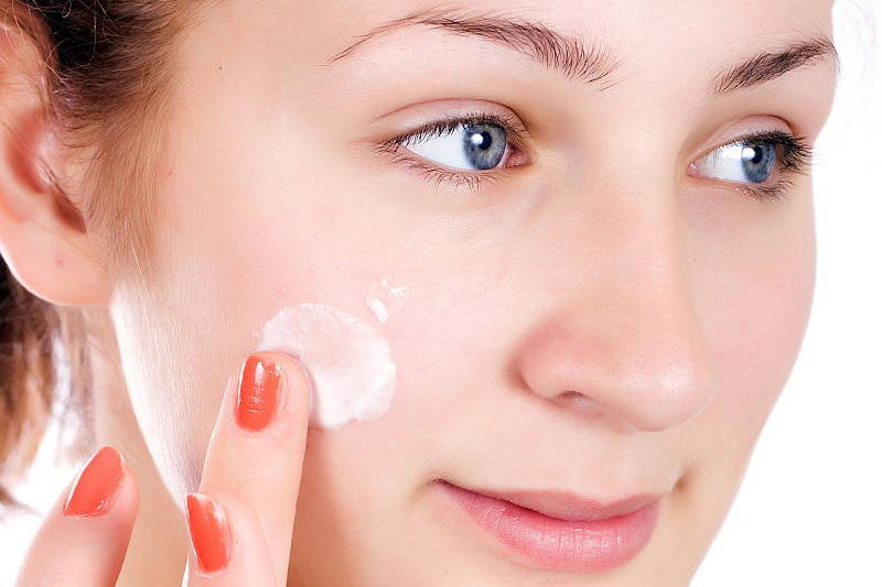 moisturising-the-skin